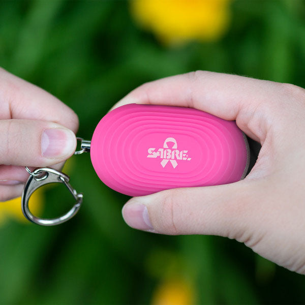 SABRE, Schrillalarm 2-in-1 Personal Alarm mit LED Licht & Karabinerhaken, pink